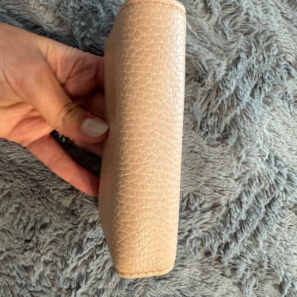 Gucci Women’s Double G Calf Leather Wallet in a Blush Pink! - Picture 3 of 15